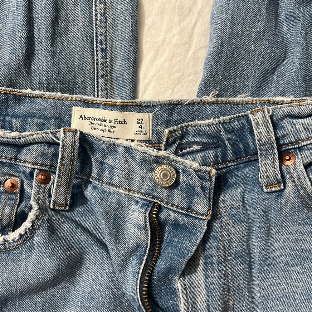 Abercrombie Ultra High Rise Ankle Straight